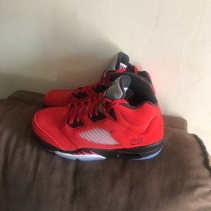 Raging Jordan bull 5s